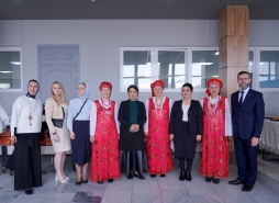 Сотрудники ВятГУ организовали турнир в древнерусские шахматы и чаепитие из самовара в Узбекистане 