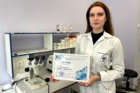«Приоритет 2030»: аспирант ВятГУ стала призером Школы молодых ученых «Химия и технология биологически активных веществ для медицины и фармации» в Москве
